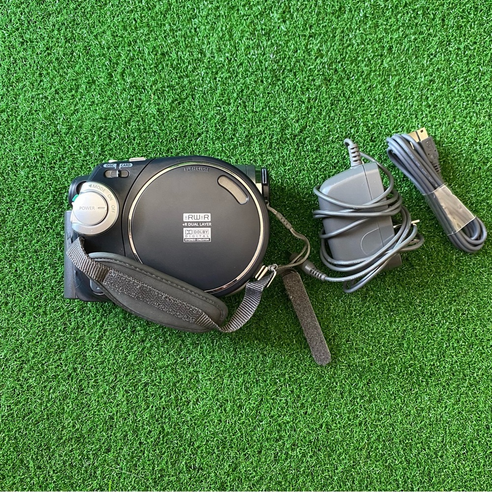 Samsung SC-DC173U DVD Camcorder with 34x Optical Zoom